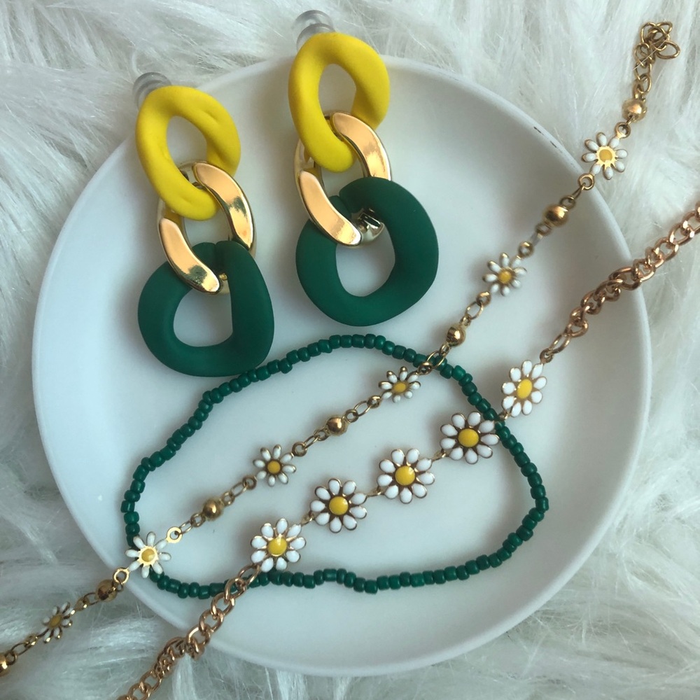Gold/green/white/yellow earrings and bracelets set